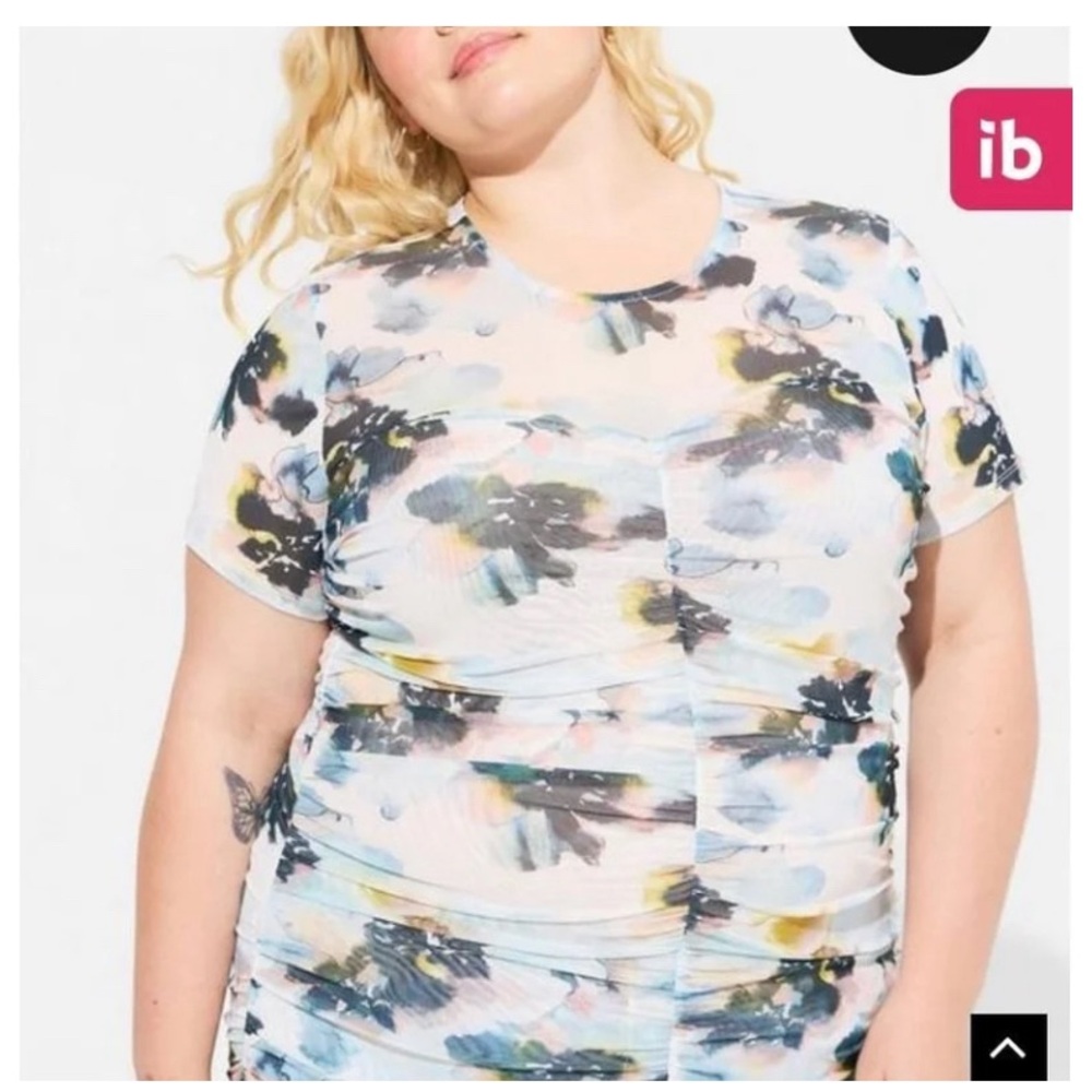 Torrid NWT Size 4 Stretch Mesh Crew Neck Ruched Top